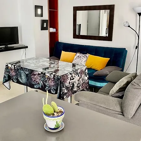 Calle Perez De Castro Apartment *