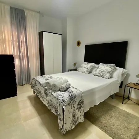 Entrenaranjos Calle Perez De Castro Κόρδοβα