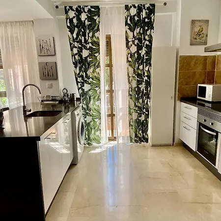 Entrenaranjos Calle Perez De Castro アパート *